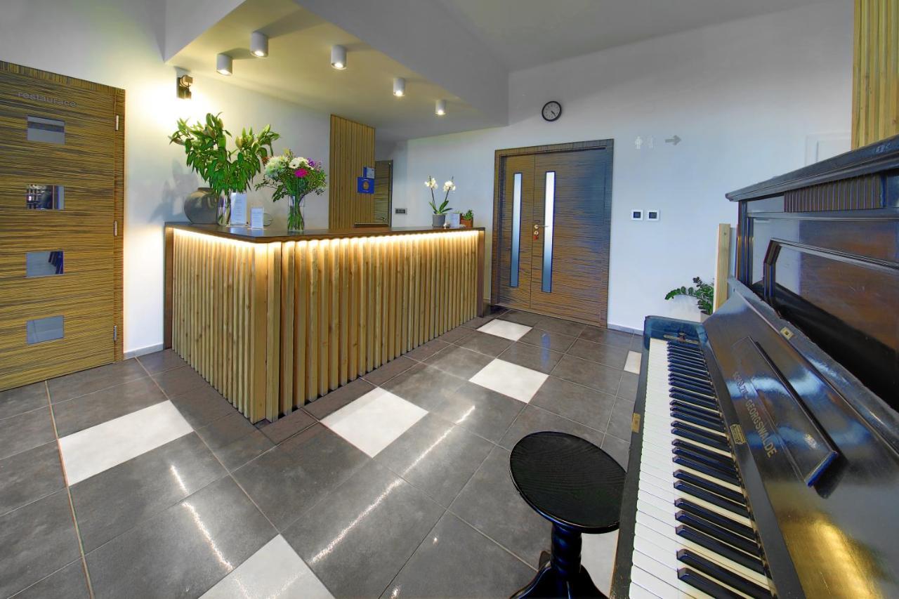 Hotel Brada Jičín エクステリア 写真