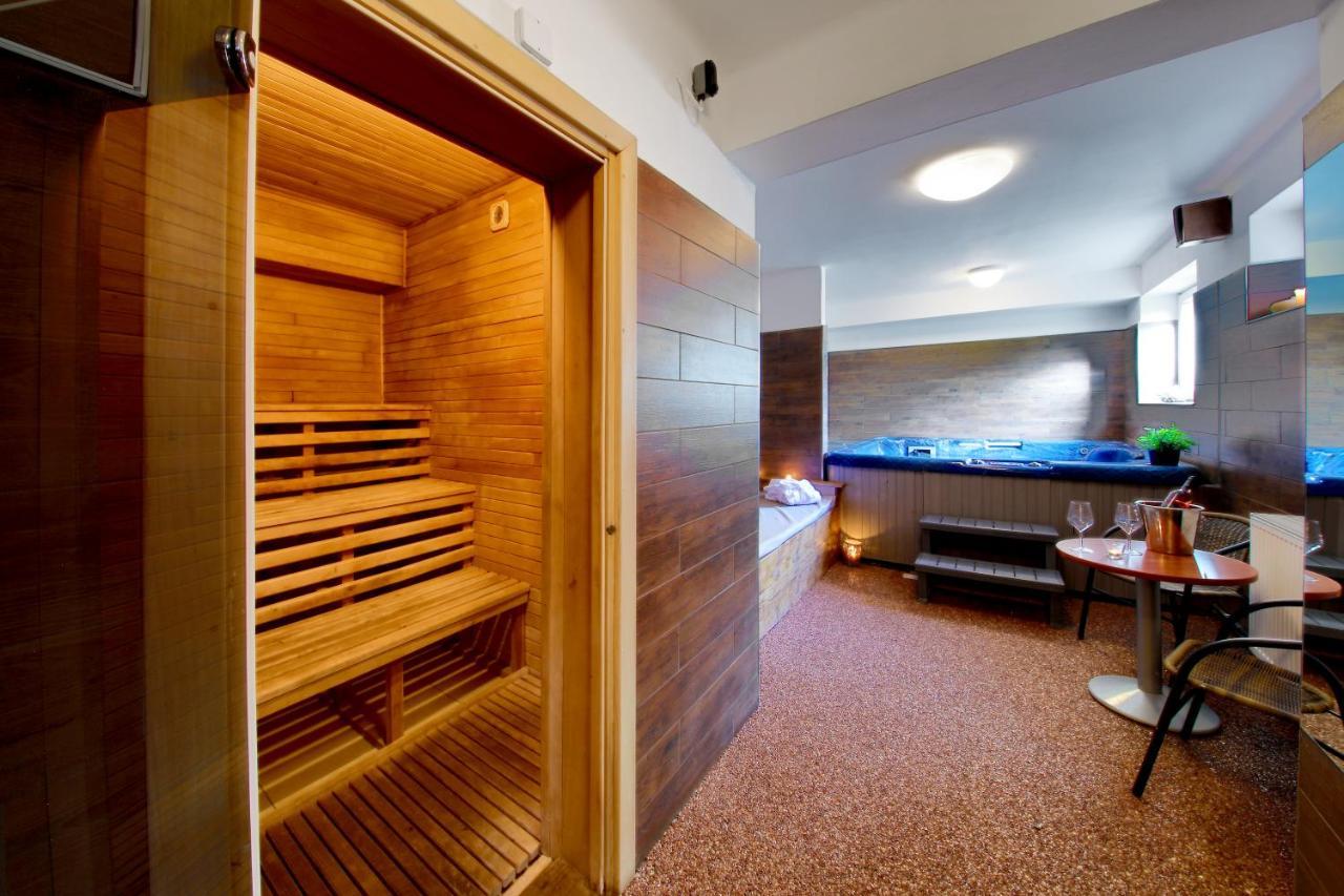 Hotel Brada Jičín エクステリア 写真