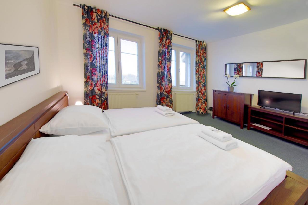 Hotel Brada Jičín エクステリア 写真