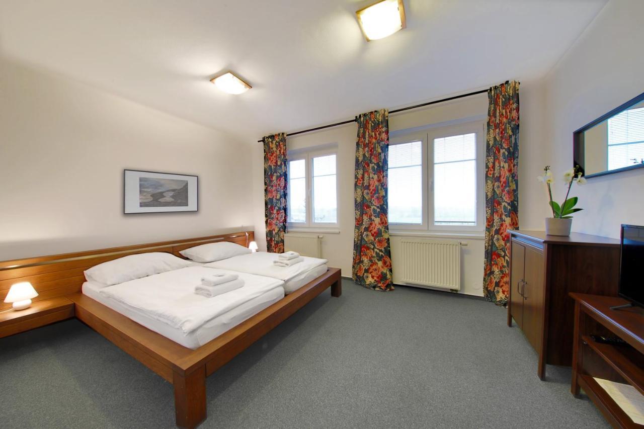 Hotel Brada Jičín エクステリア 写真