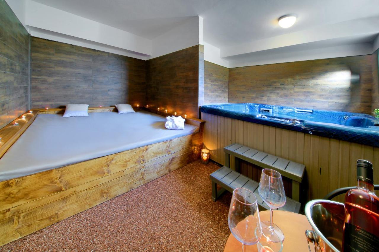 Hotel Brada Jičín エクステリア 写真