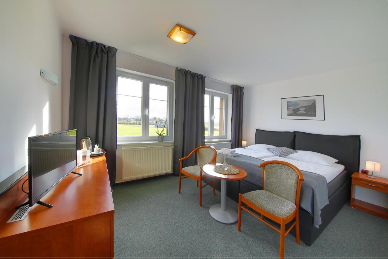 Hotel Brada Jičín エクステリア 写真
