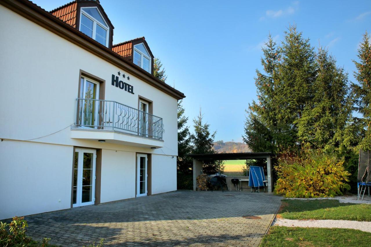 Hotel Brada Jičín エクステリア 写真