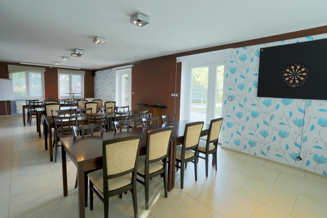 Hotel Brada Jičín エクステリア 写真
