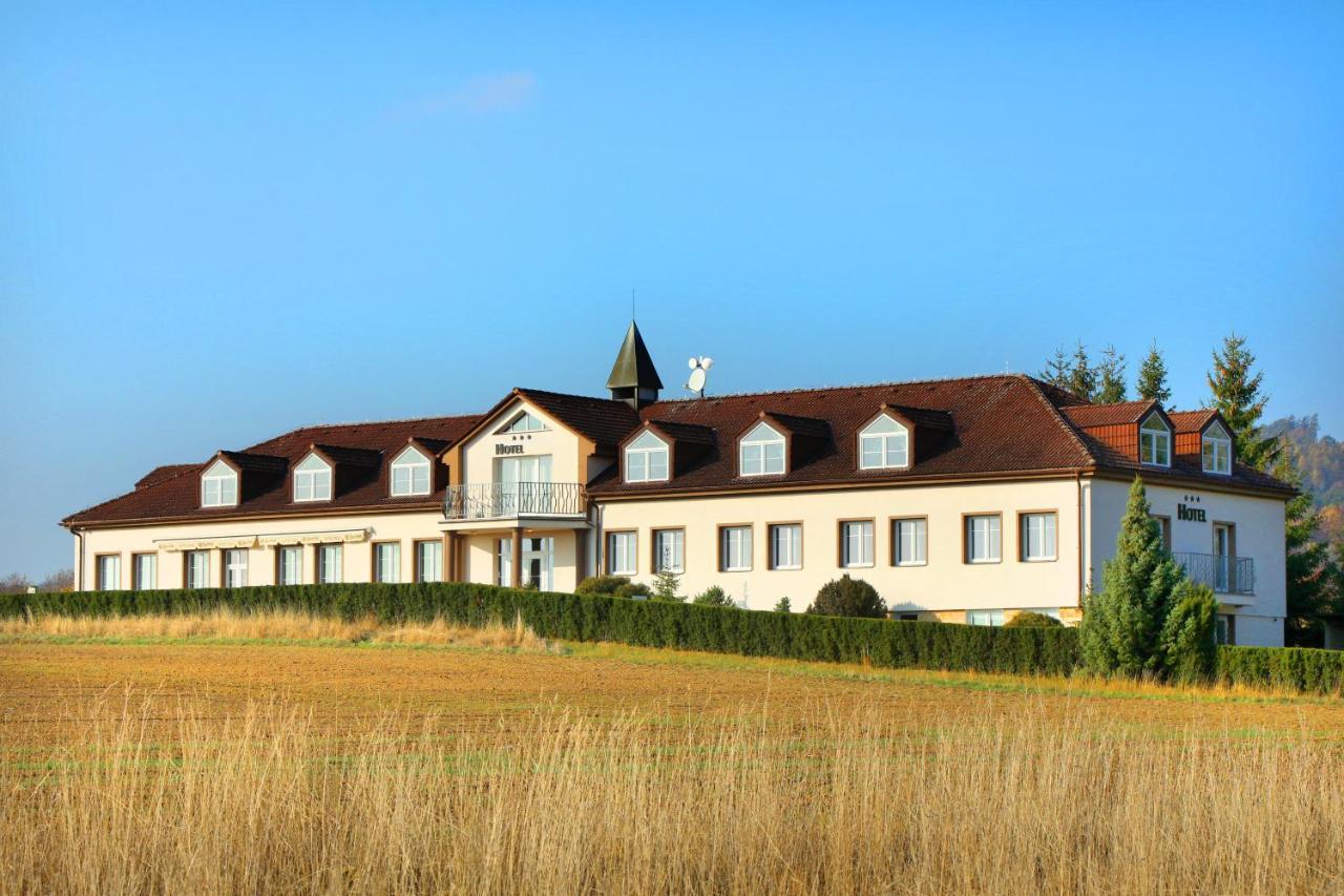 Hotel Brada Jičín エクステリア 写真