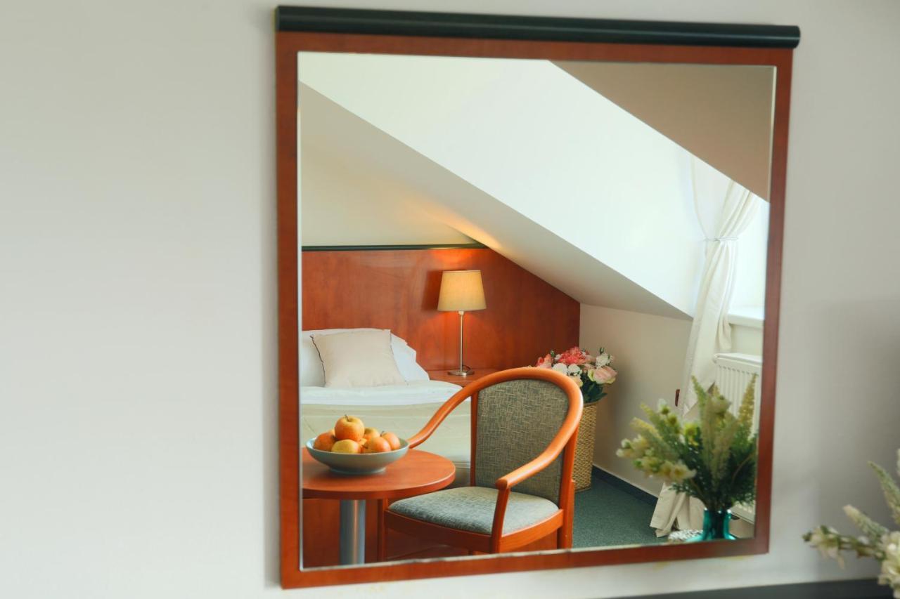 Hotel Brada Jičín エクステリア 写真