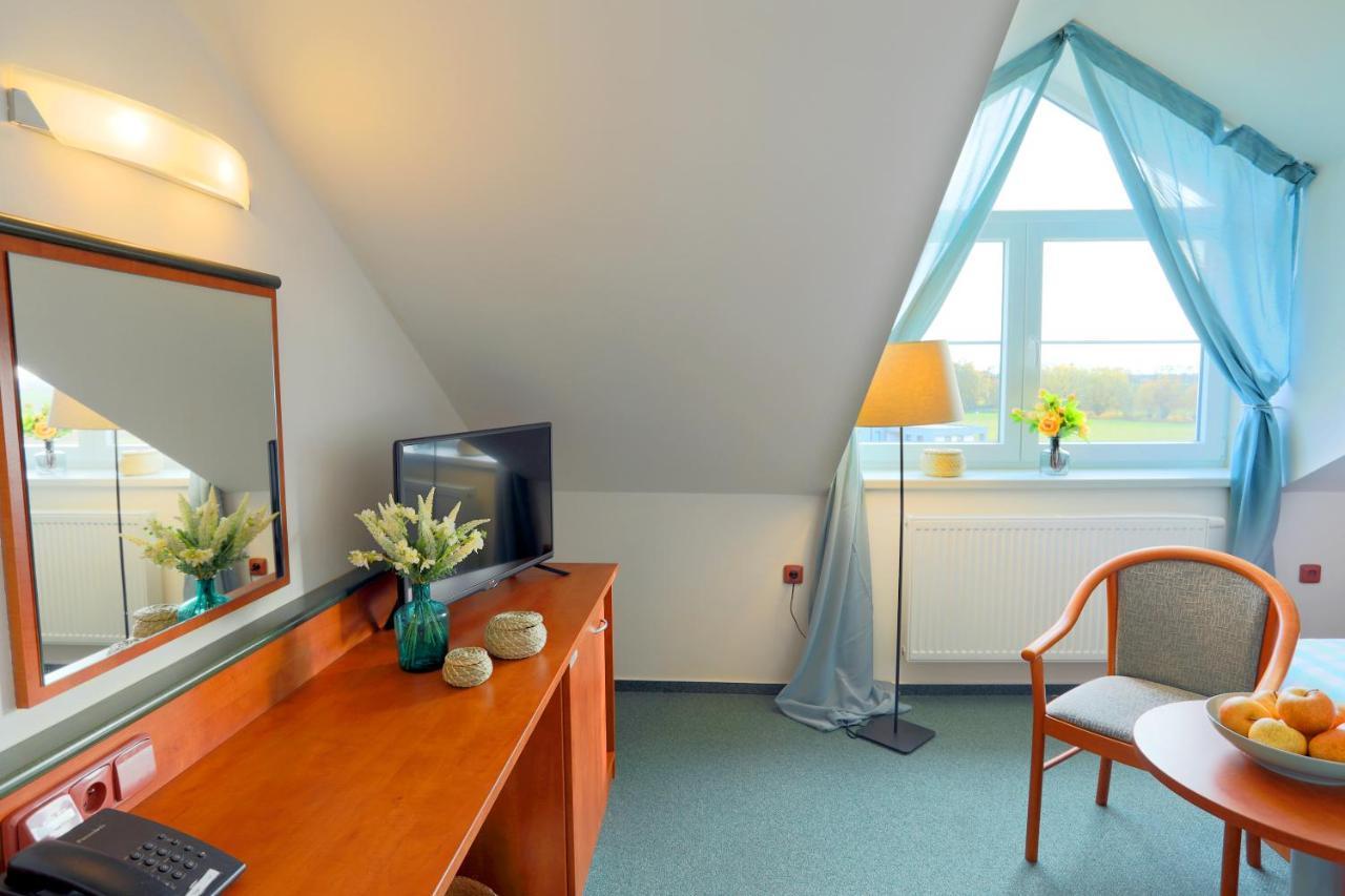Hotel Brada Jičín エクステリア 写真