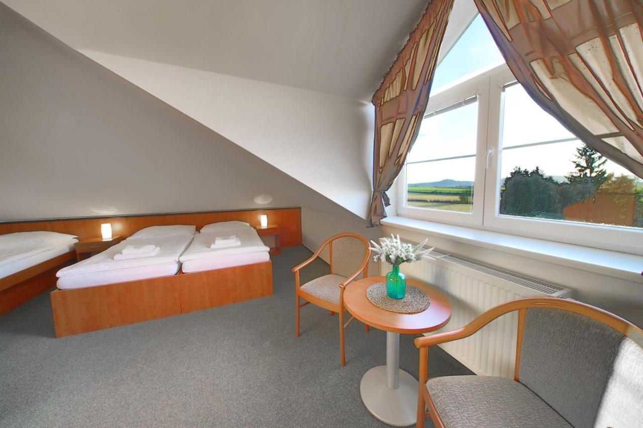 Hotel Brada Jičín エクステリア 写真