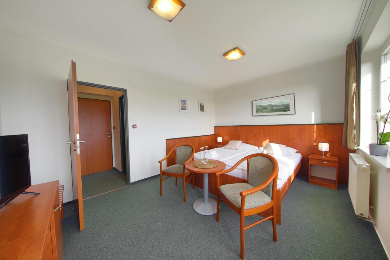 Hotel Brada Jičín エクステリア 写真